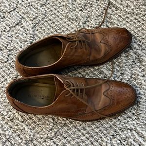 Men’s light brown dress shoe